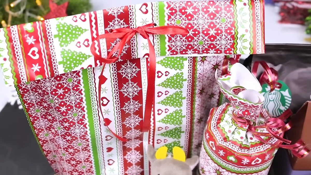 Dárek jako z obchodu: Pět triků, jak zabalit dárek za 5 minut bez zbytečného papíru