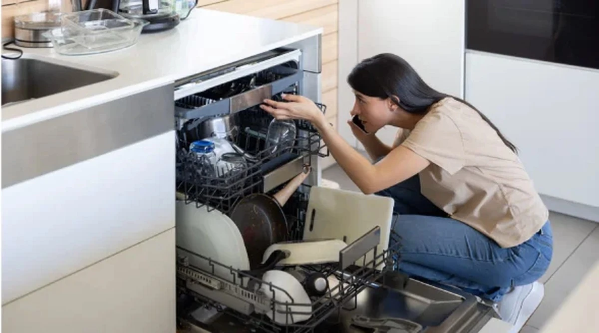 procmyckunadobi-extra-2.webp Proč myčku nádobí myje hůř, když nádobí opláchnete předem: 1 chyba, kterou dělá téměř každý - image 2