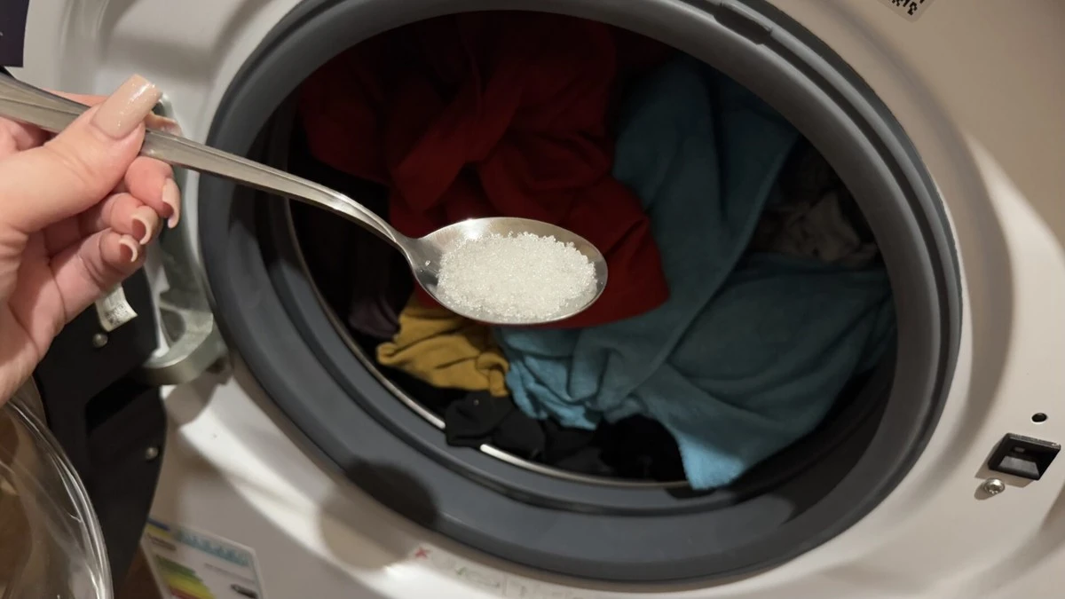 1 lžíce kyseliny citronové při praní. Není to na bělení, ale pro tento překvapivý efekt