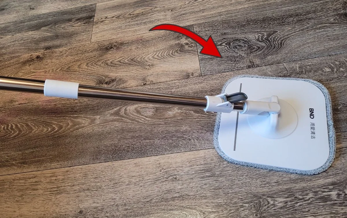 Jedna sklenice octa. Proč podlaha zářila i 31. prosince (a tchyně ztichla)