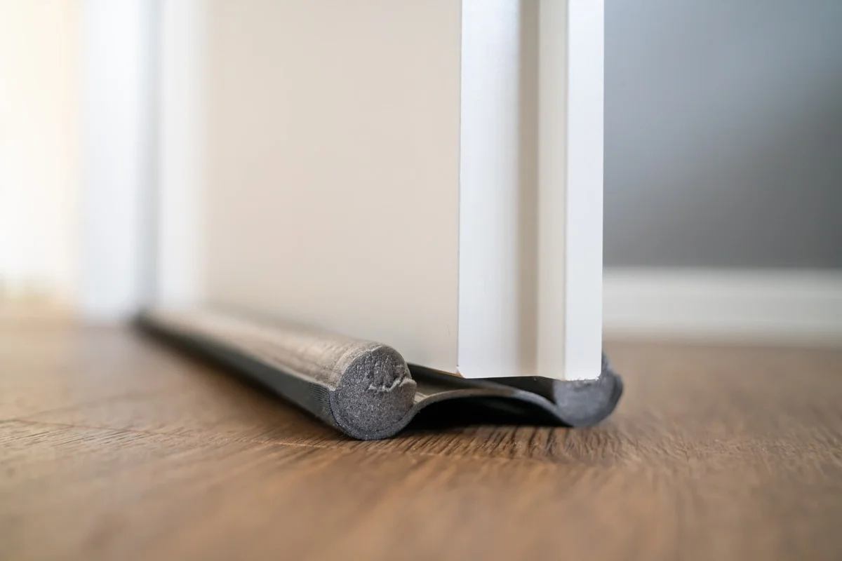 Jedna věc v místnosti udrží podlahu teplejší než radiátory – a nepotřebujete koberce - image 2