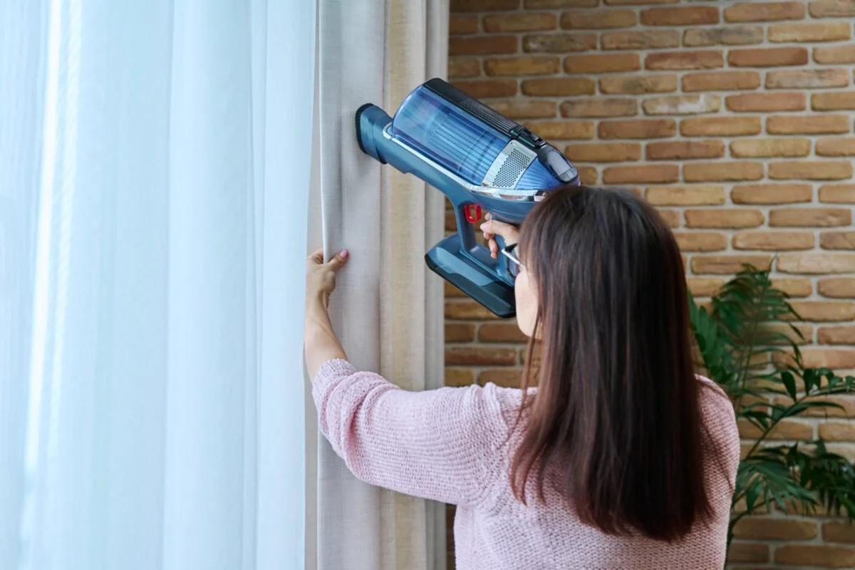 Stop šedivění: Tento roztok vrátí záclonám bělost za hodinu. Dělají to i profesionálové - image 1