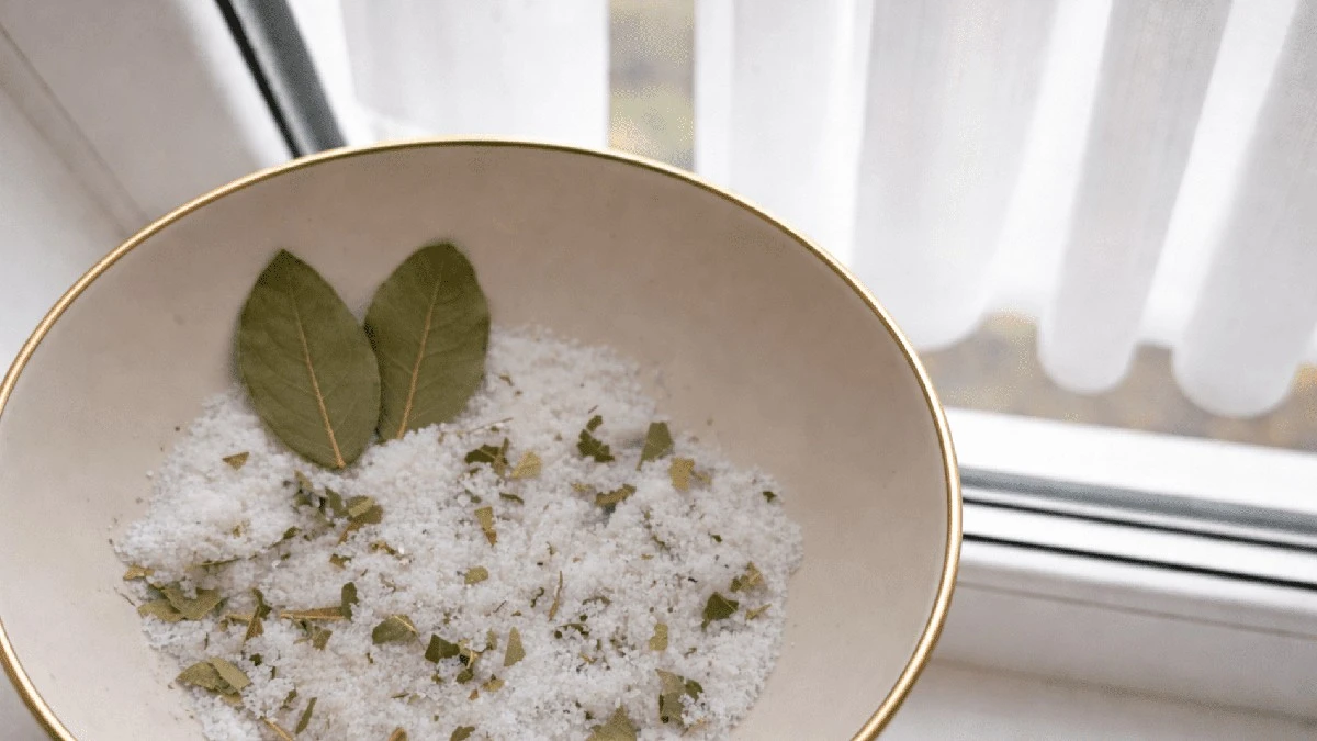Odkrycie roku: Miskę soli na parapecie i dwa liście laurowe, a problem znika