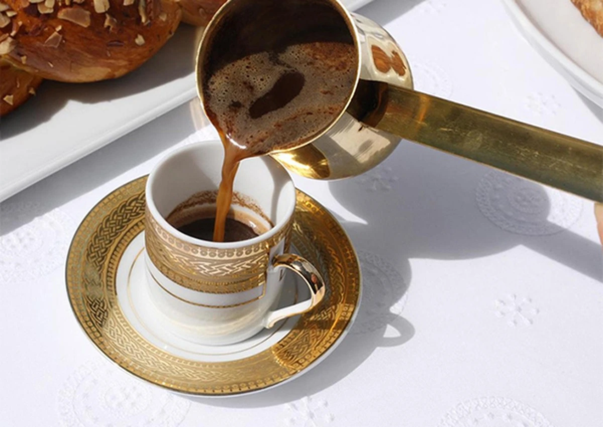 Jak správně vařit kávu v džezvě: keramická, měděná nebo hliníková – co ovlivní chuť. - image 1