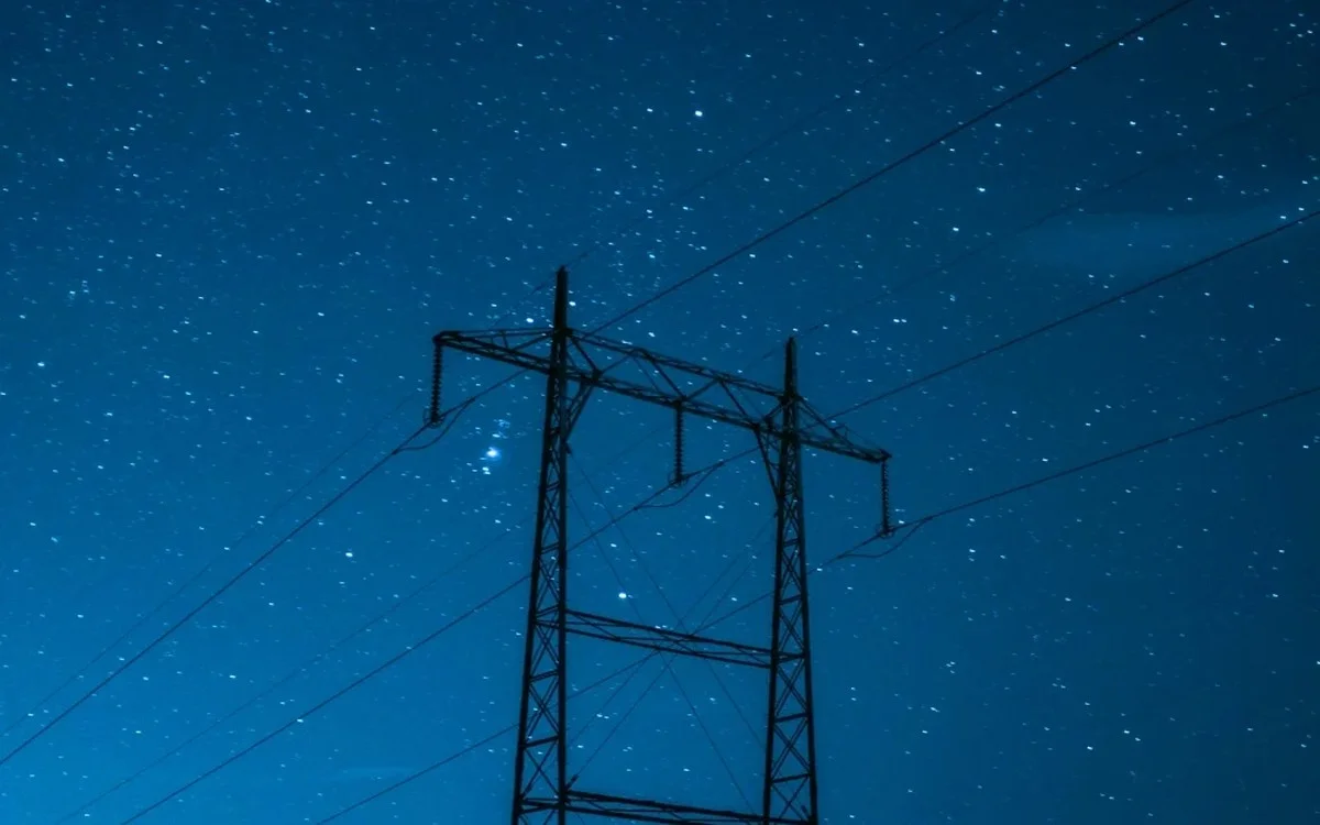 Po zapnutí světla zapínejte spotřebiče v tomto pořadí: ochrana před přepětím - image 1