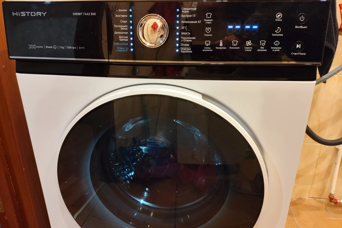 Proč pračka řvala roky a stačilo 5 minut na opravu? Tajemství skryté v nohách