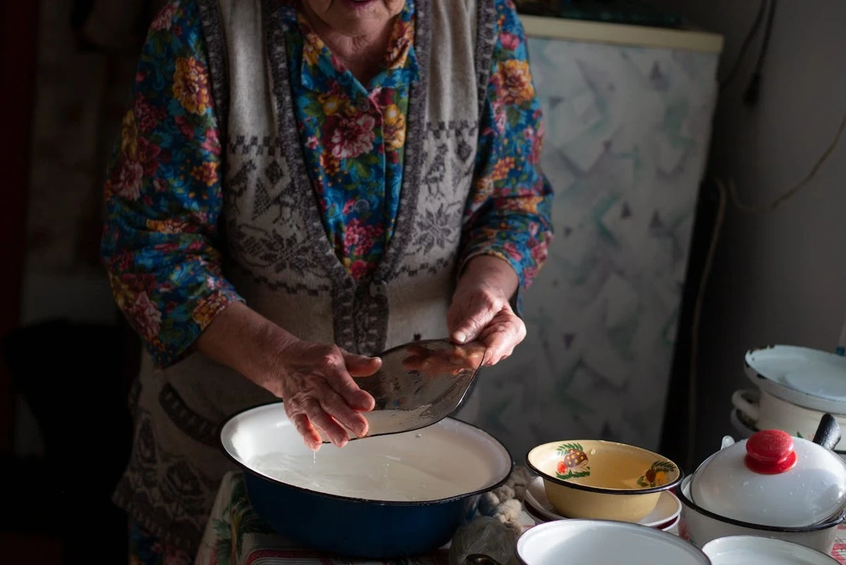 Staré hrnce jako nové: Tajemství babiččiny pasty z mýdla a coly