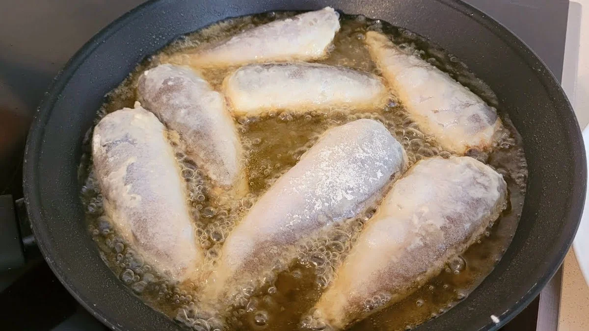 Proč zkušené kuchařky dávají do rozprašovače 3 kapky pomerančového oleje, i když smažily rybu