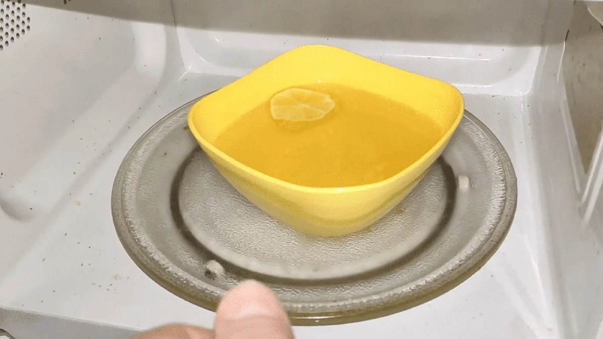 Ли лимон и уксус в микроволновке: за 5 минут забытый жир исчезнет без усилий