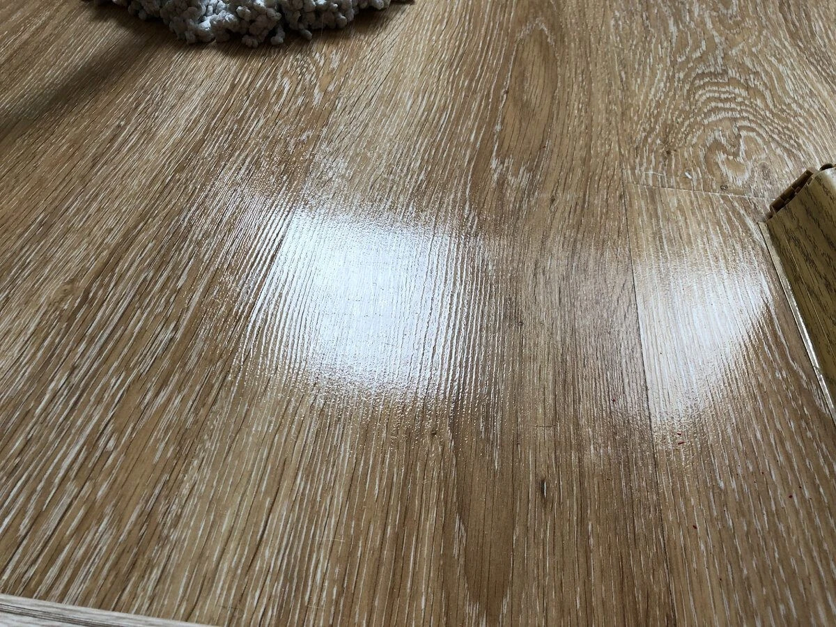 Jak se zbavit prachu na podlaze na týdny (zkusila jsem a nevěřila vlastním očím)