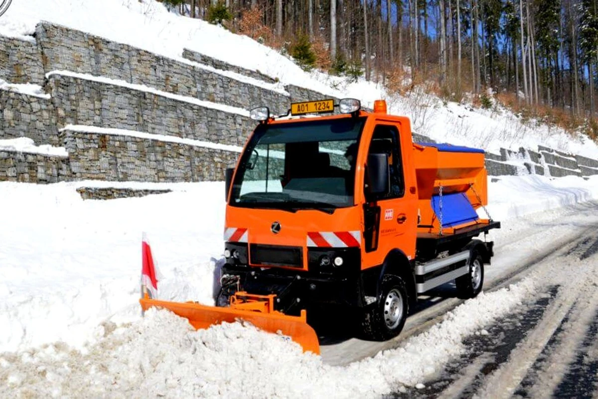 Směs soli a písku: VášDIY rozmrazovač pro rychlé roztátí ledu a prevenci uklouznutí - image 1