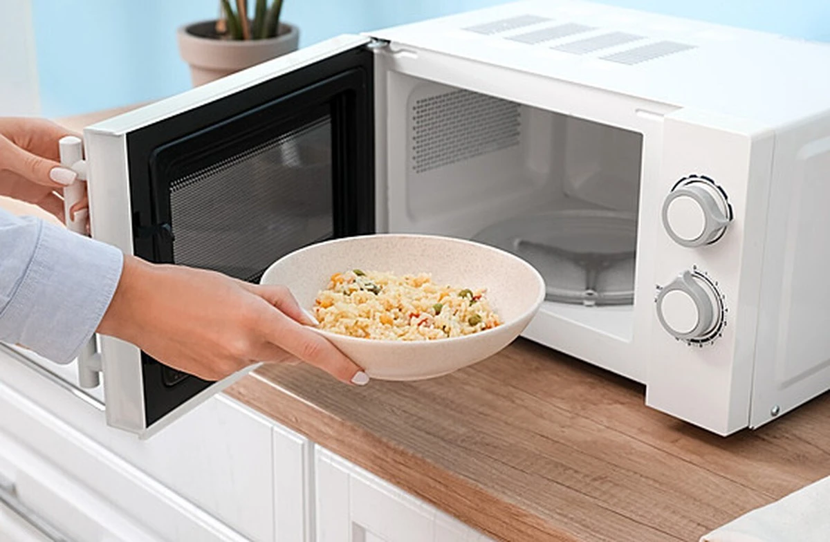 3trikynamikrovl-extra-2.webp 3 triky na mikrovlnku, které vám změní život – už žádné studené středy - image 2