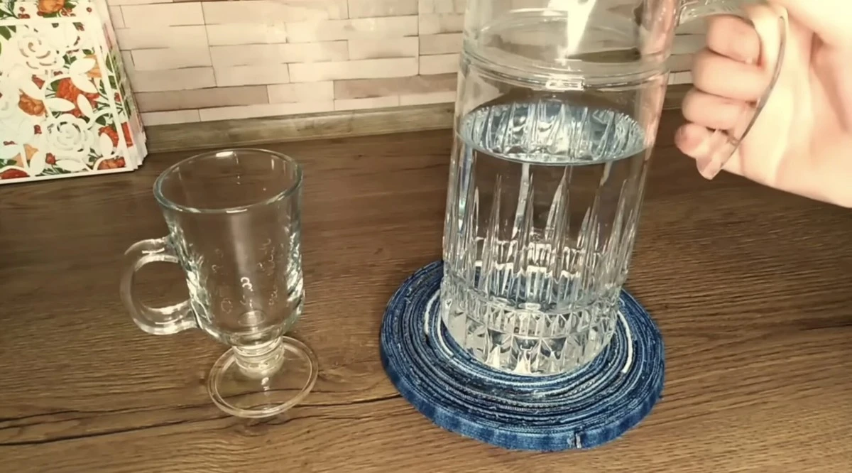 Dvě chytré domácí vychytávky ze starých džínů, které si zamilujete