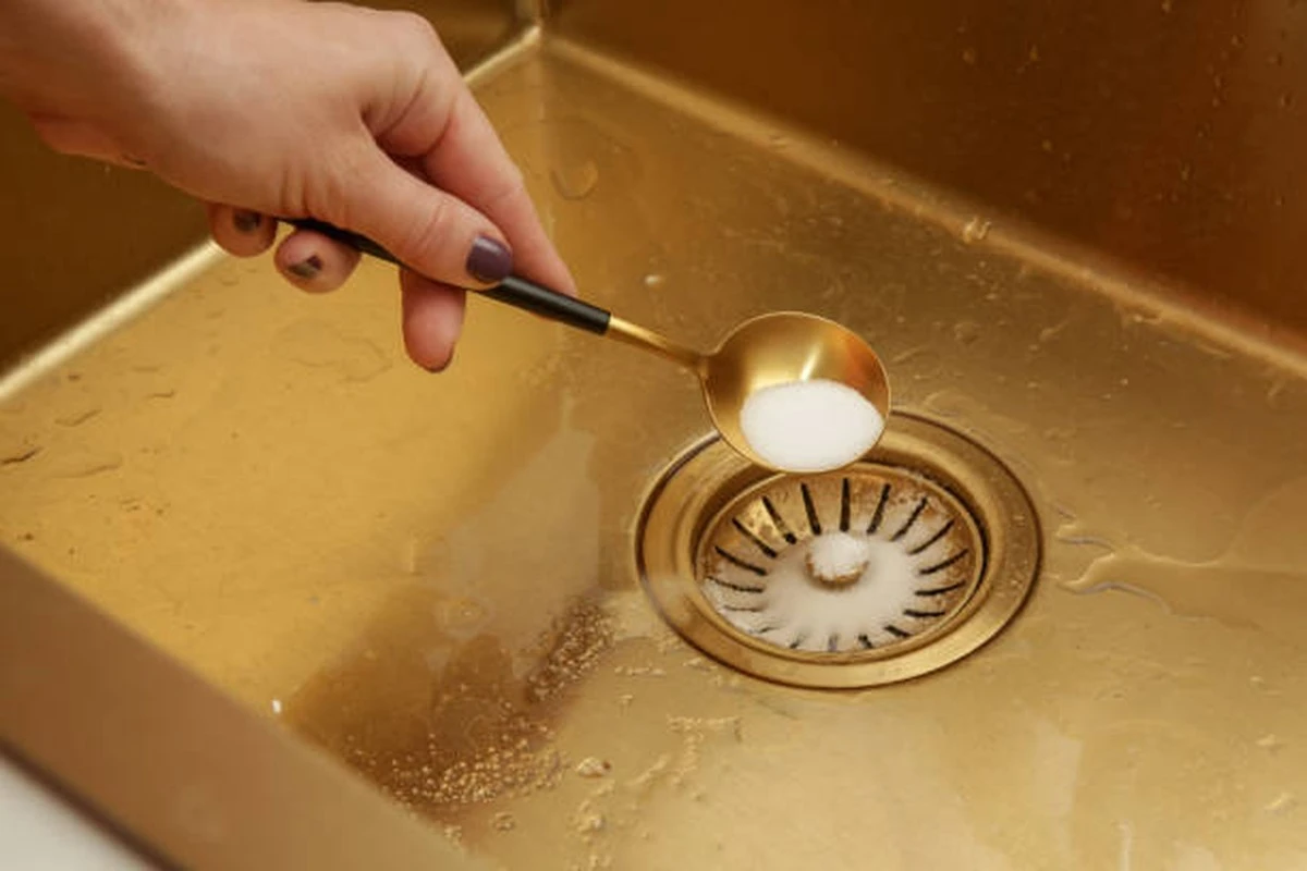 Jak vyčistit ucpaný odpad na zahradě za 15 minut: Potřebujete jen hadici z pračky a láhev - image 2