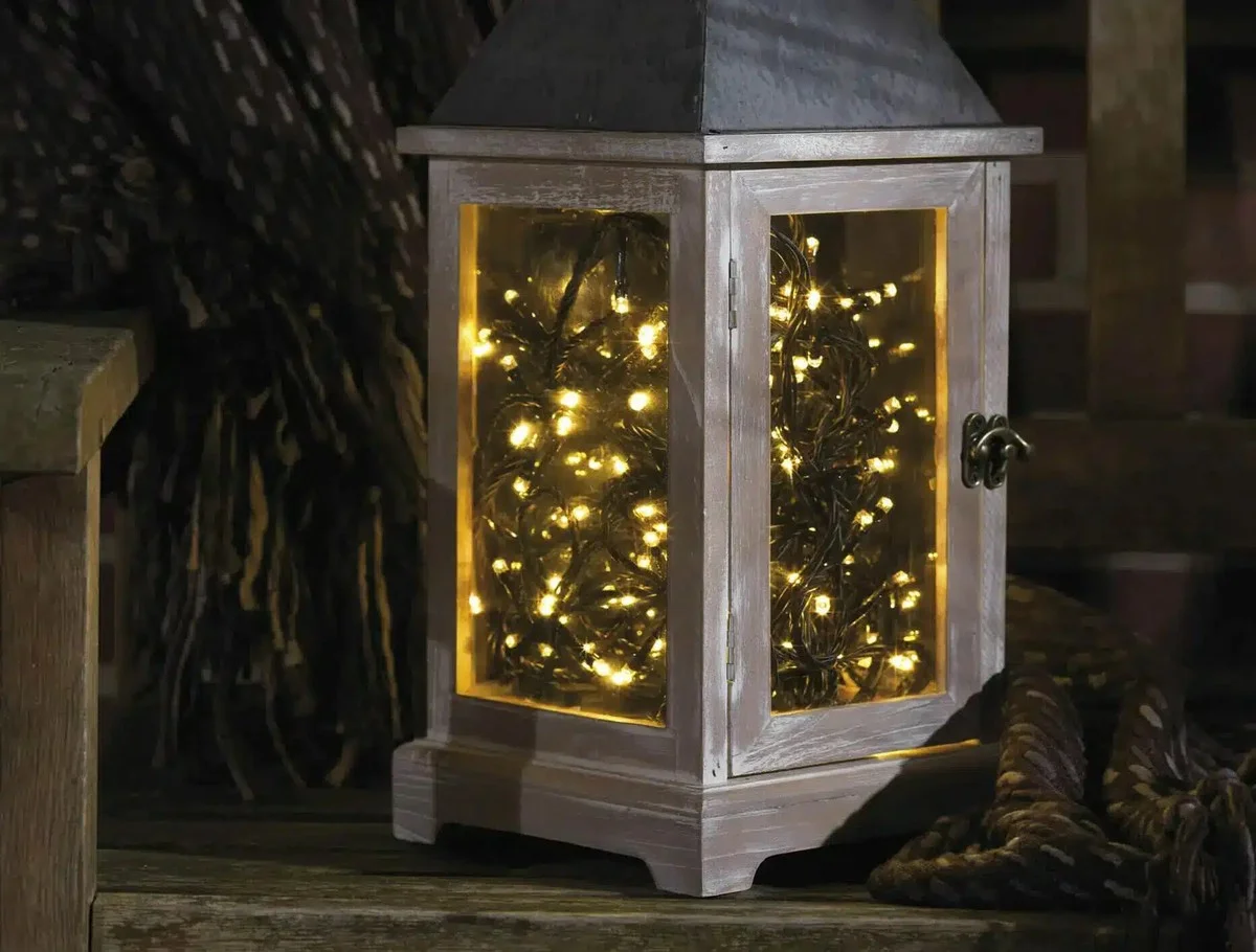 Proč zkušení Češi skrývají světla v rostlinách? Jediným trikem pro okamžitou vánoční atmosféru - image 2