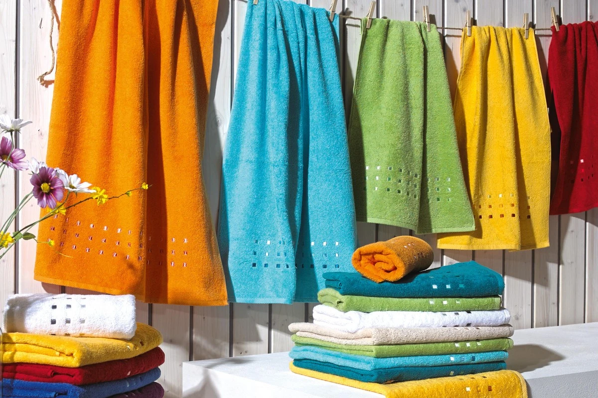 procjsourucniky-extra-2.webp Proč jsou ručníky po vyprání drsné jako smirkový papír? Malý trik s 30 g sody a mýdla je vyřeší - image 2