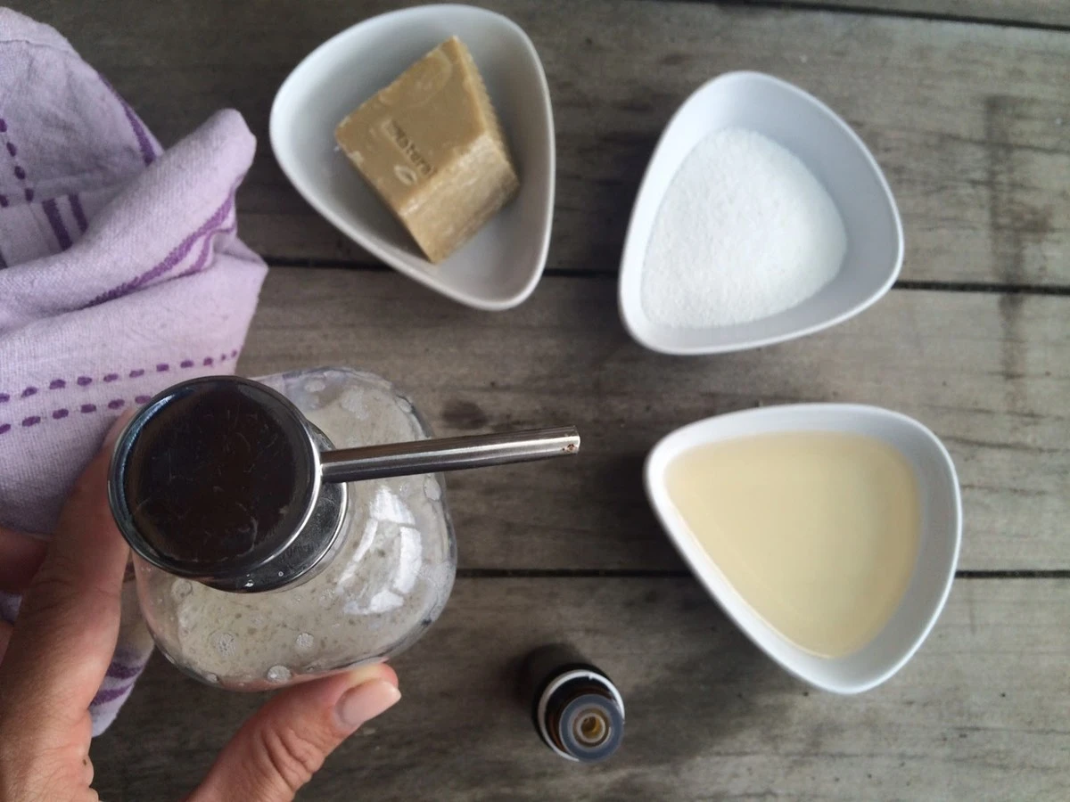 Surovost vašeho nádobí? Domácí gel ze 4 surovin si s ním poradí. - image 1