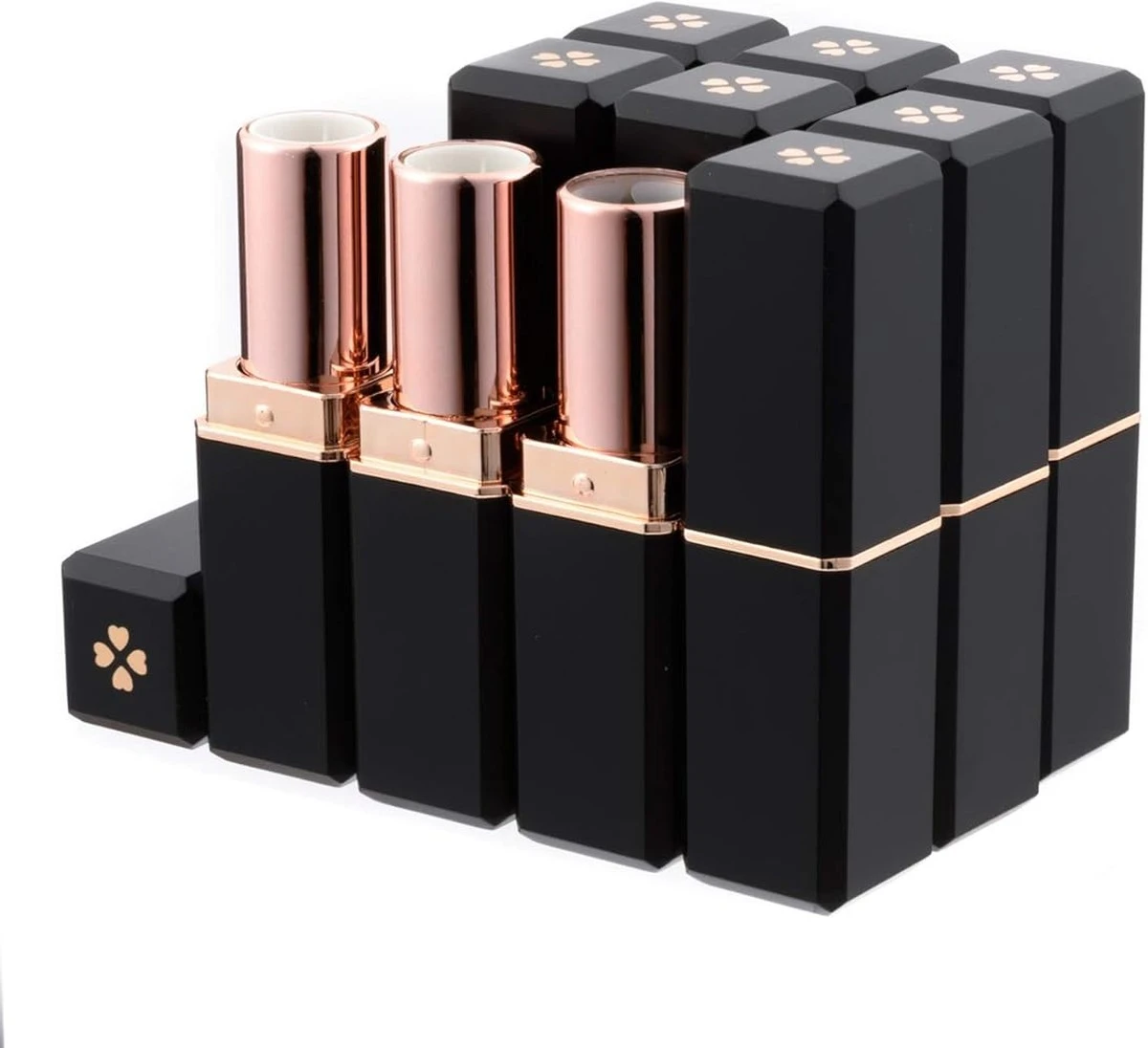 Proč zkušené hospodyňky schovávají prázdné tubičky od rtěnek: Kouzelný trik na vaši kuchyň - image 1