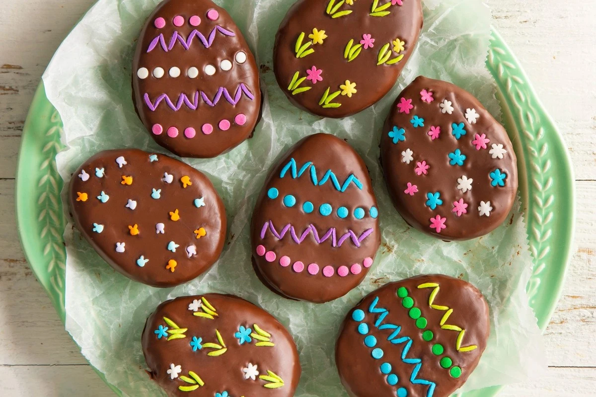 Zapomeňte na cibulovou slupku: Krásná velikonoční vejce v barvě růžových okvětních lístků z jednoho levného kořene - image 1