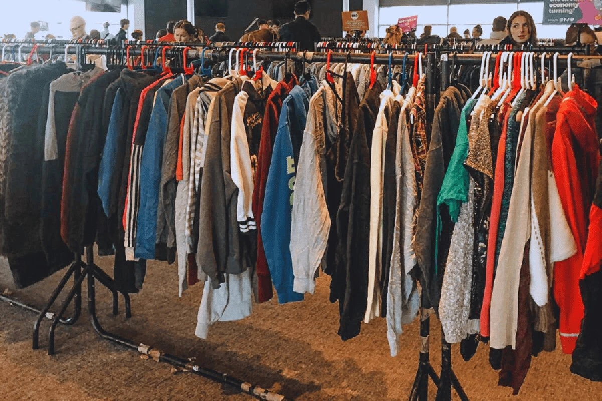 Předměty, které už se nevyplatí prodávat: Expertka na vintage radí, co nechat ve skříni - image 1