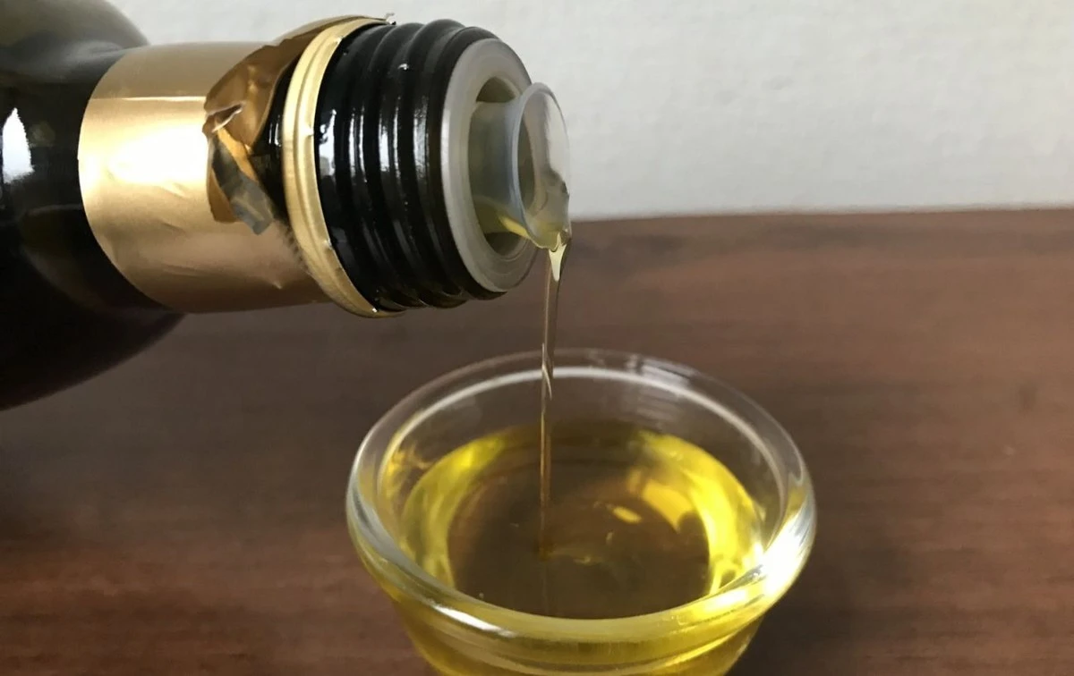 Dvě skrytá slova na etiketě, která prozrazují padělek olivového oleje