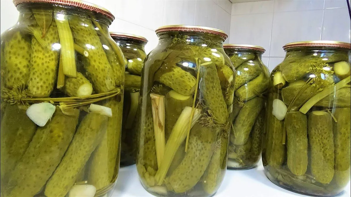 Proč zavařené okurky nikdy nezakalím: Jeden lístek je důležitější než křen