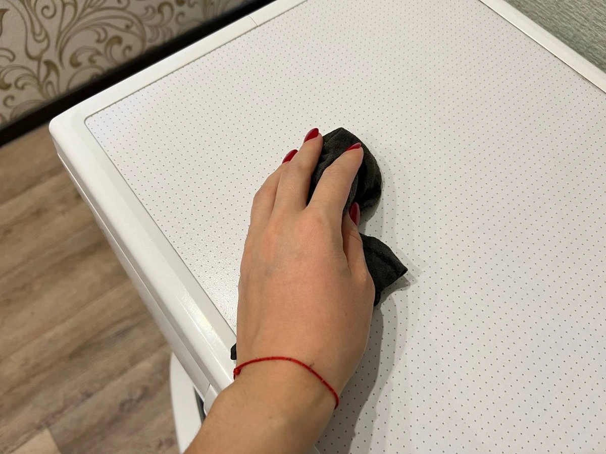 Proč vaše nábytkové povrchy zůstanou lesklé celý týden: Připravte si tuto jednoduchou směs