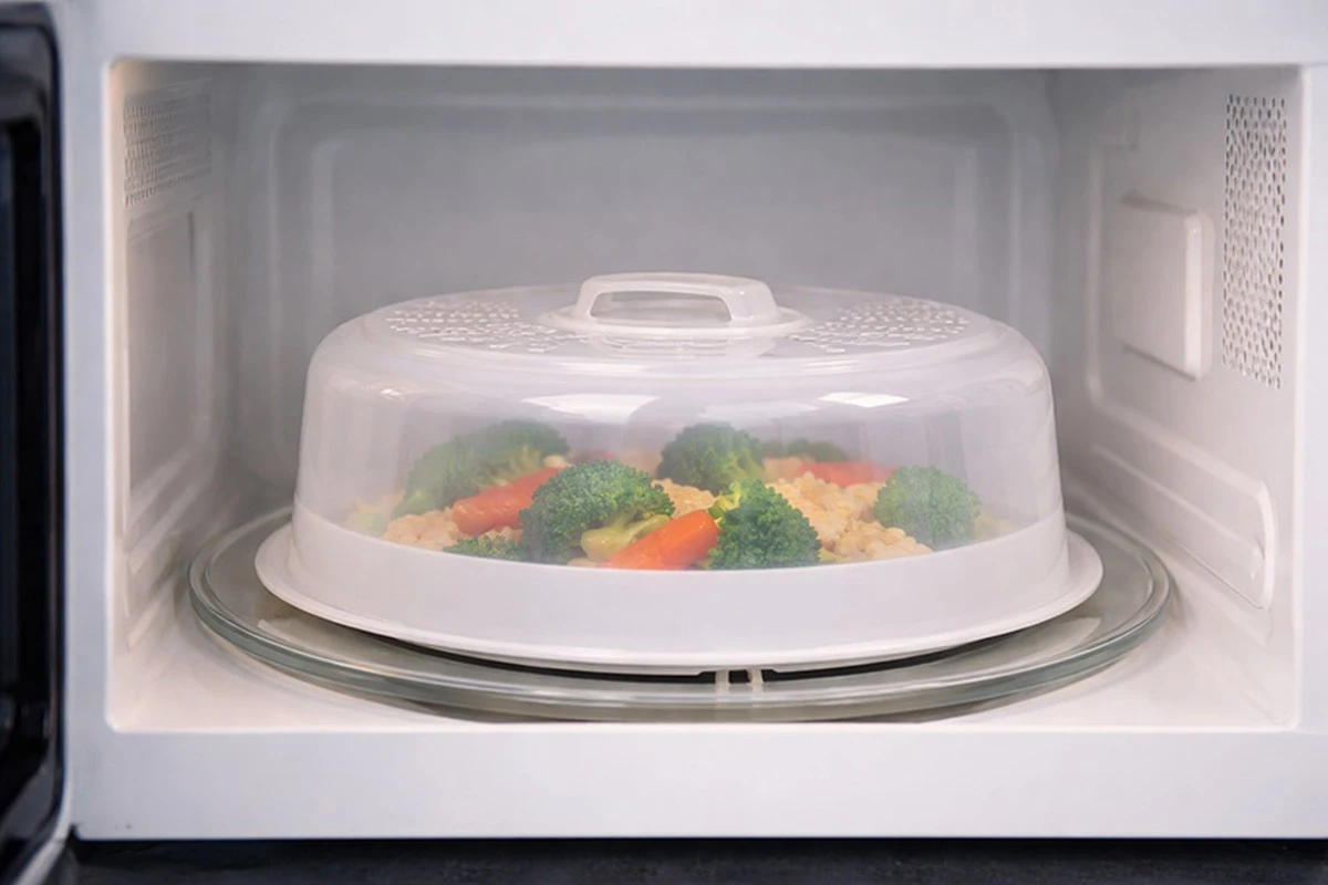 jakvycistitmikr-extra-1.webp Jak vyčistit mikrovlnku za 10 minut bez chemie: Triky s horkou vodou a kyselinou citronovou - image 1