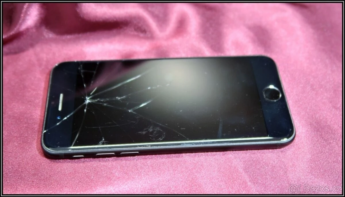 triksezubnipast-extra-1.webp Trik se zubní pastou a páskou: Jak dočasně opravit prasklé sklo telefonu - image 1