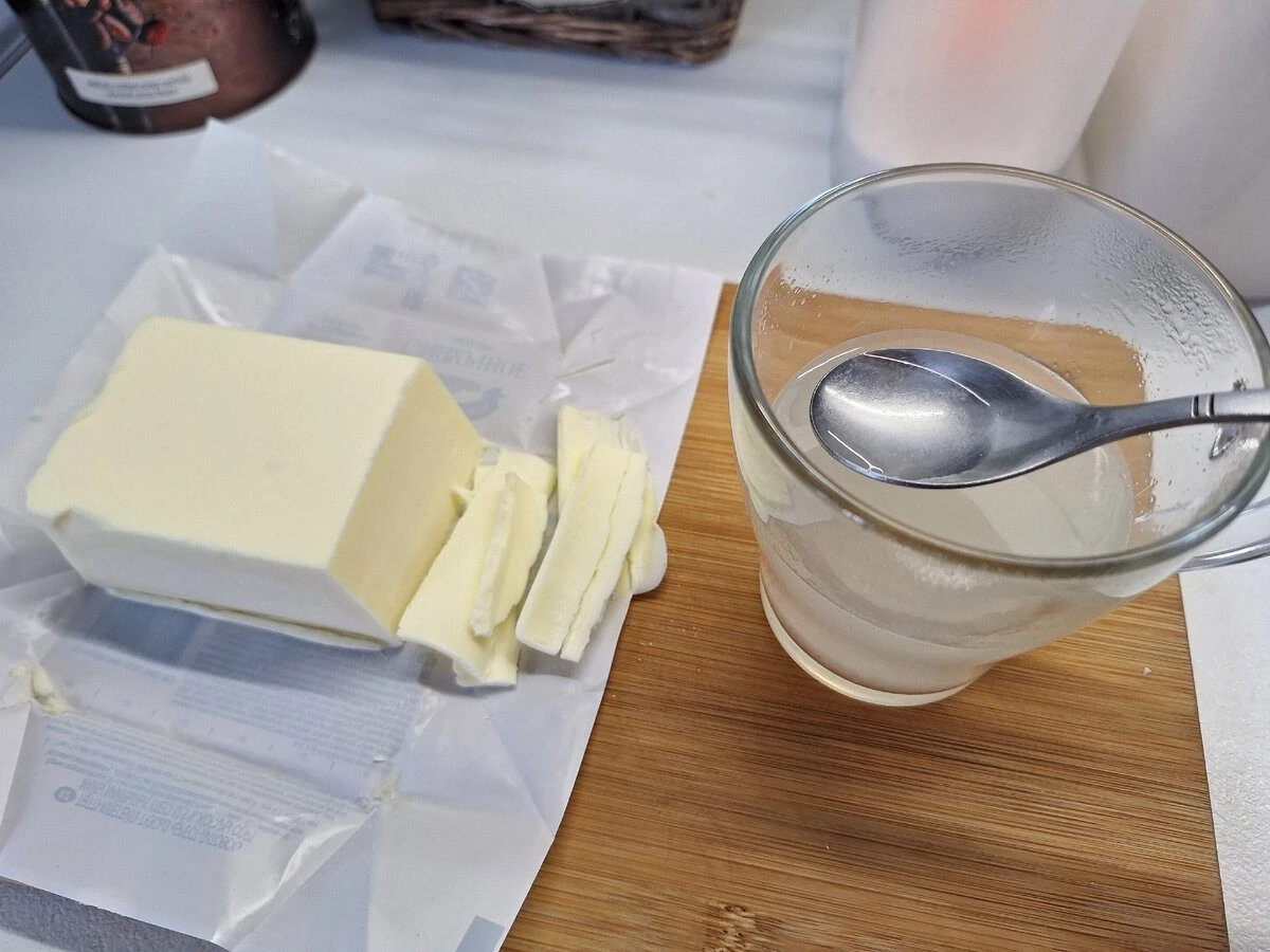 Jak poznat falešné máslo: Jednoduchý test s horkou vodou