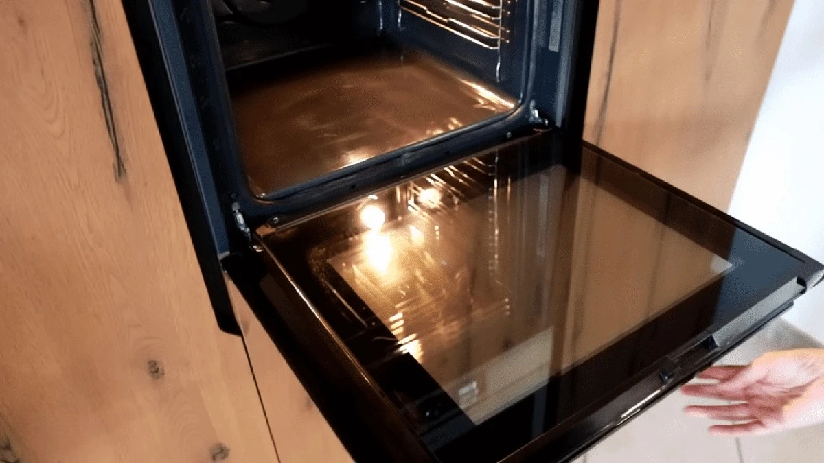 Jedna tableta do myčky zlikviduje mastnotu i vodní kámen.