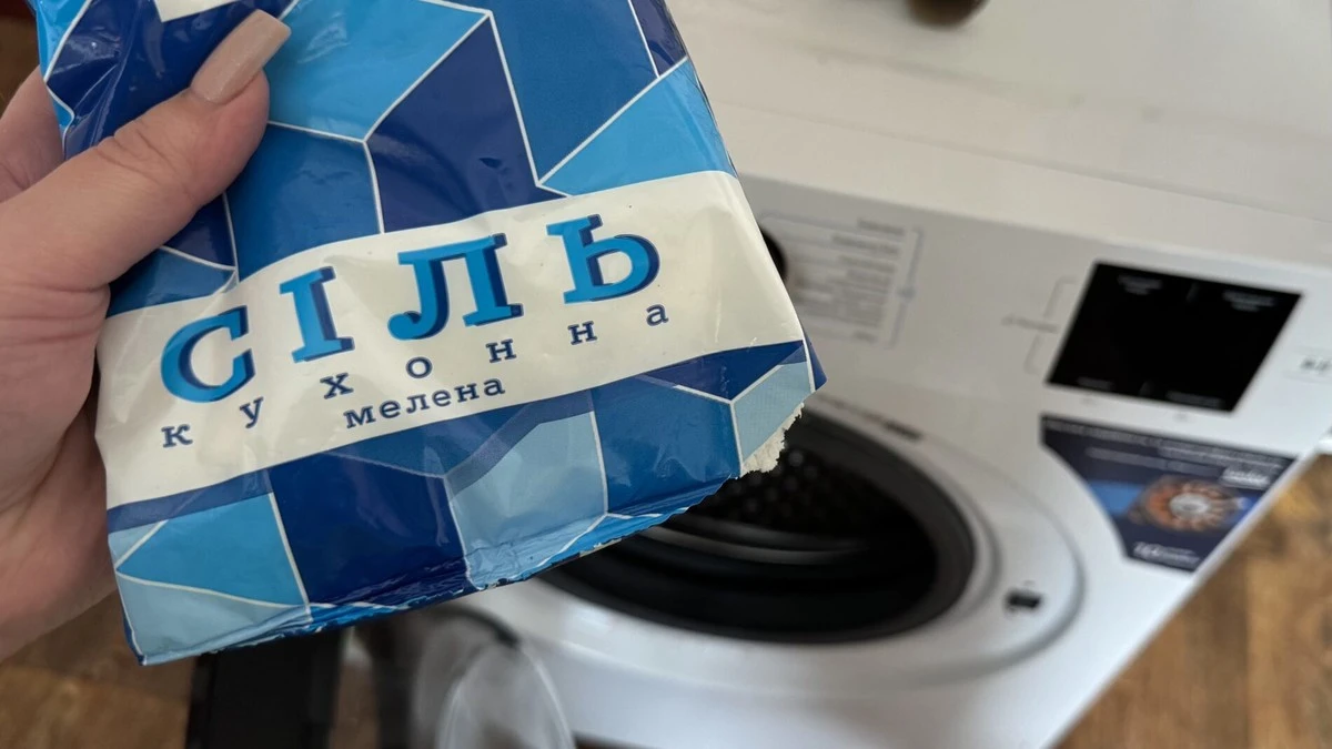 Proč zkušené hospodyňky sypou do pračky sůl: Odhalí jen jeden efekt, který si sousedé hned opakovali