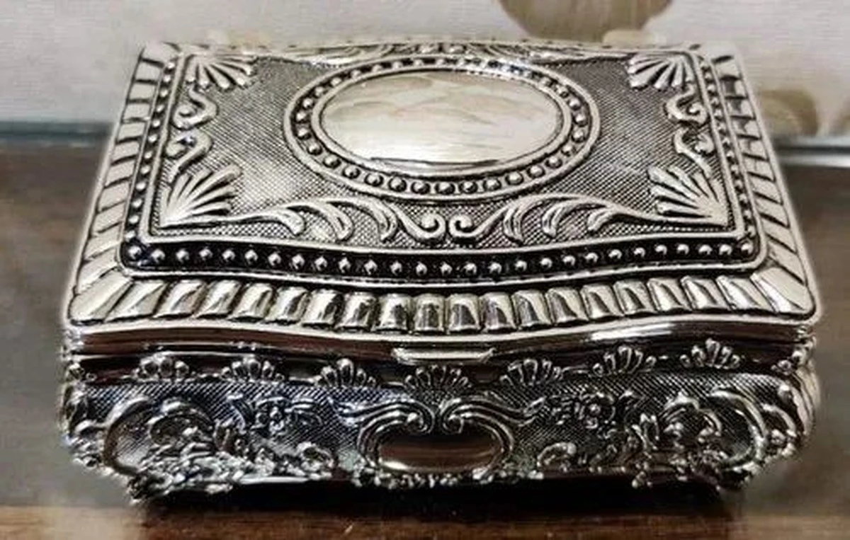 Proč zkušené hospodyňky dávají kousky křídy do šperkovnice: Jednoduchý trik, jak udržet stříbro lesklé - image 1