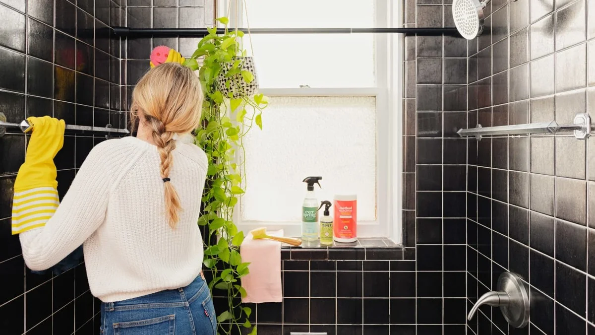 Proč zkušení Češi namáčejí sprchový závěs do slané vody (A proč to děláte špatně) - image 1