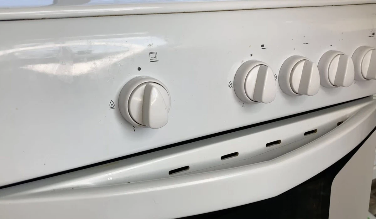 Za 3 minuty: Jak vyčistit troubové knoflíky bez demontáže – tuk mizí s lehkostí