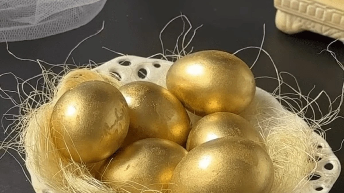 Zlaťte si velikonoční vejce 2026: Pět způsobů, jak dosáhnout zářivé barvy bez kurkumy