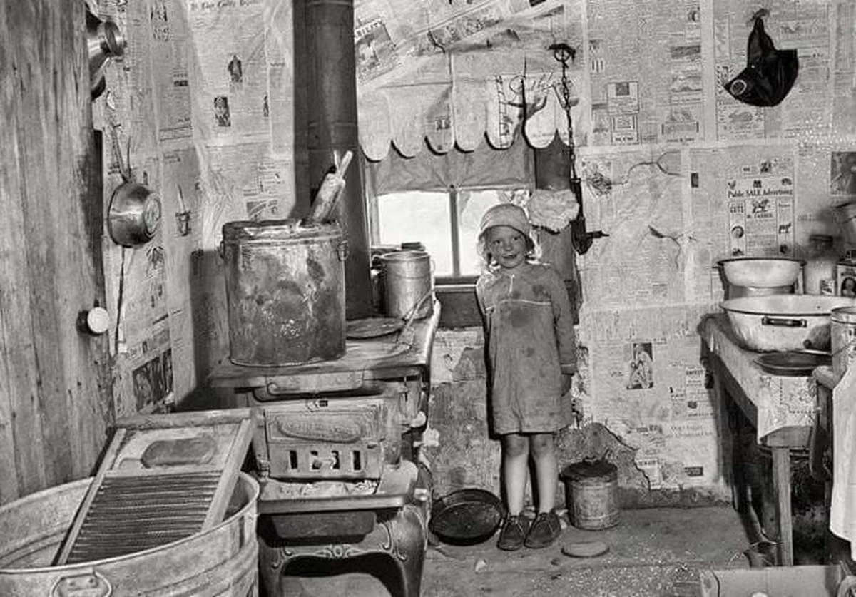 uzzadnestudenep-extra-1.webp Už žádné studené podlahy: jak staré noviny pod kobercem zahřejí byt o 2 stupně - image 1