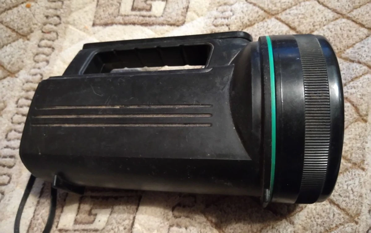 Starý svítilna ožije: Proměňte ji v nepostradatelný nouzový balíček za 2 minuty