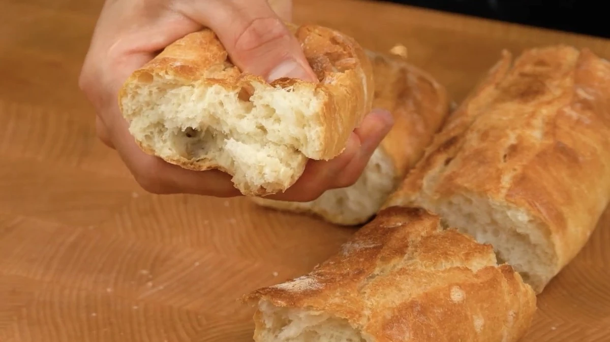 Чeрstvý chléb jako nový za 10 sekund: trik, který vás překvapí