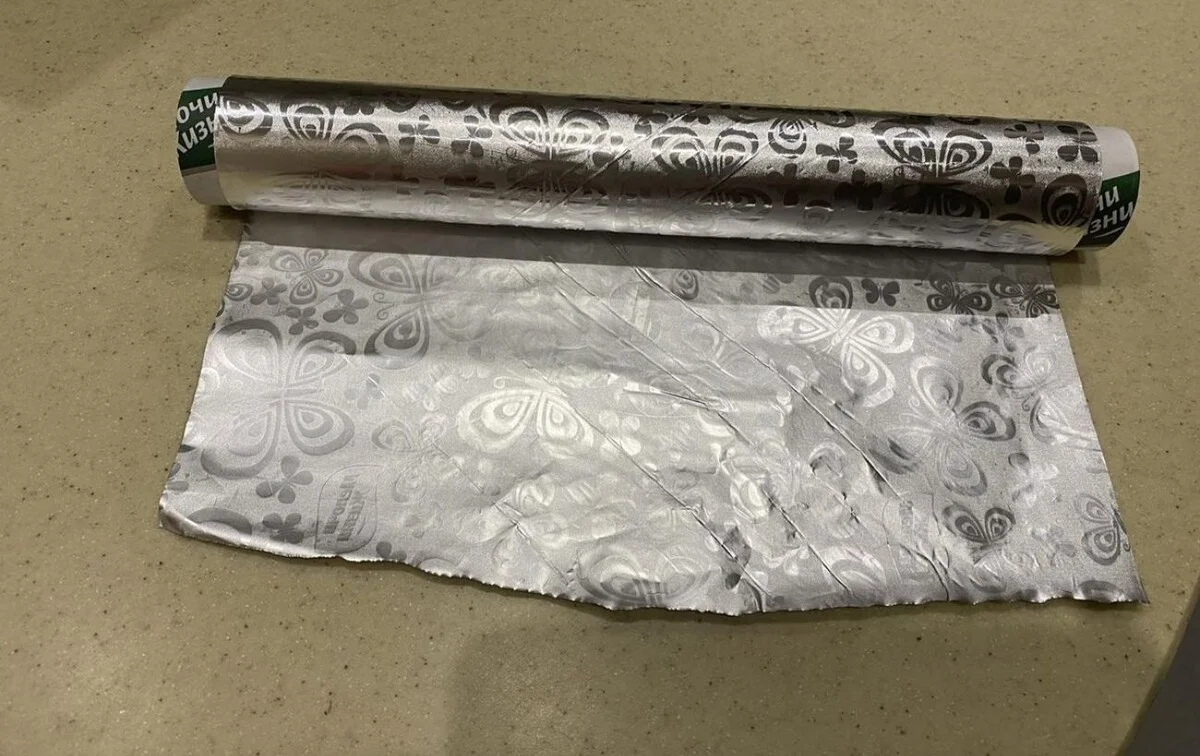 Proč se v kuchyni vyplatí mít vždy pět rolí alobalu navíc: 4 věci, které dělám jinak