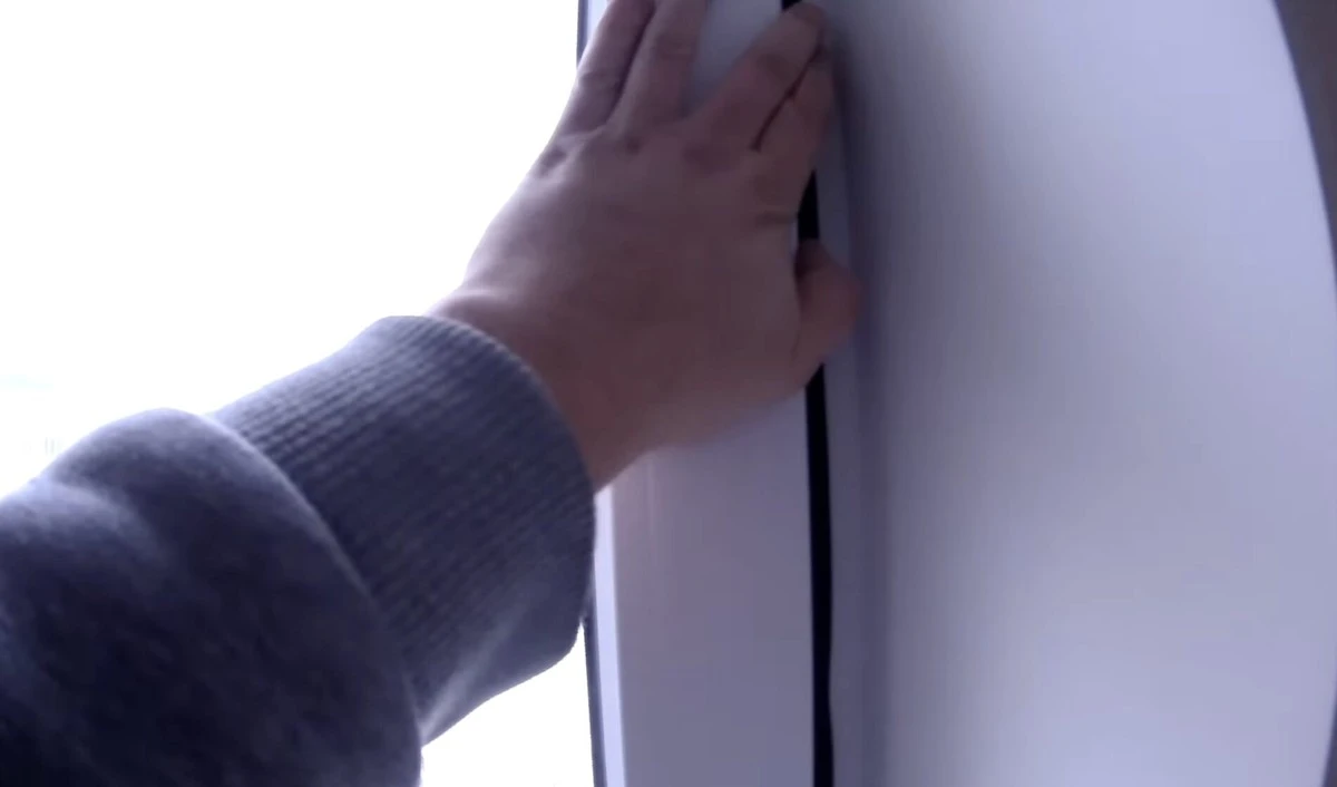 Jedna role pěnové fólie pod záclonou: Teplá místnost bez topení