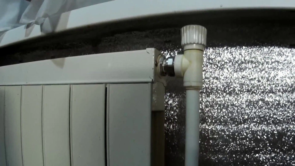 Jak vyřešit chlad v místnosti i při mrazu: trik s alobalem na topení