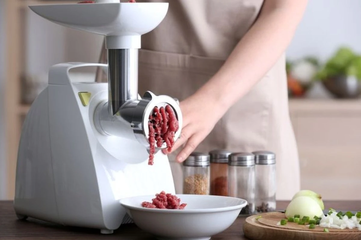 procsemasolepin-extra-1.webp Proč se maso lepí na nůž v mlýnku – jednoduché řešení za minutu - image 1