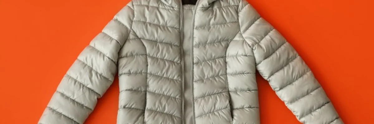 Proč už neperete péřovku v pračce: 1 směs na 5 minut a rukávy jako nové - image 1