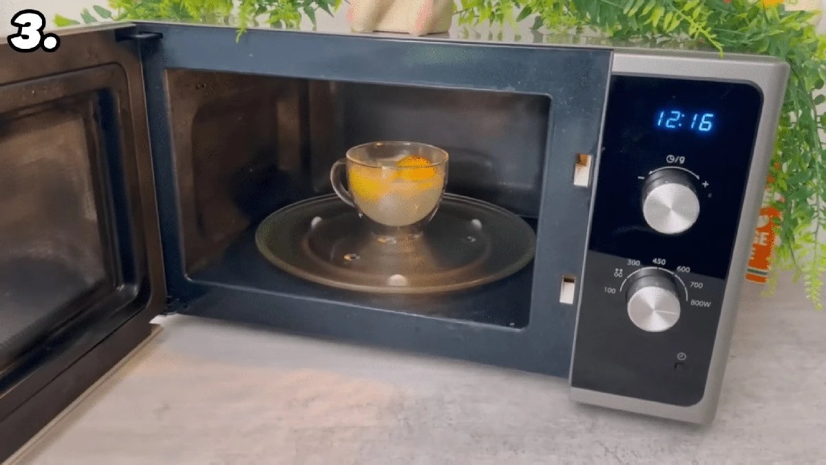 3 triky na mikrovlnku, které vám změní život – už žádné studené středy