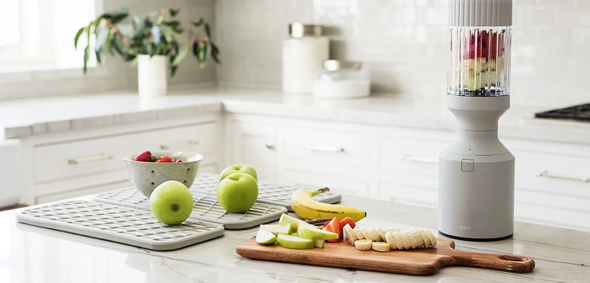 Proč zkušení kuchaři dělají na granátovém jablku čtyři zářezy: Zrnka vysypou za 30 sekund bez jediné kapky - image 2