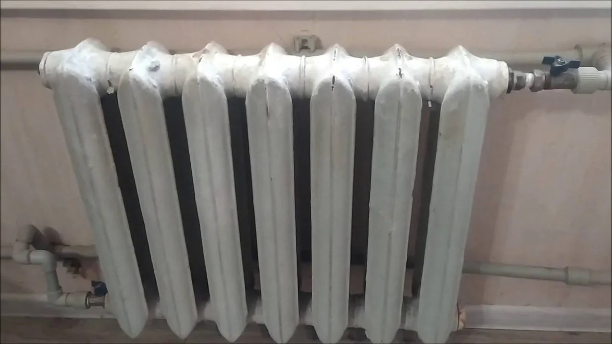 Proč zkušení Češi dávají hrst soli do misky pod topení