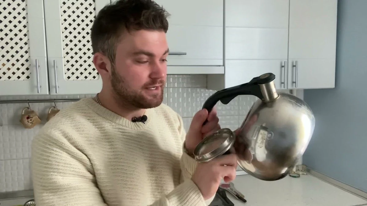 Chcete se zbavit vodního kamene v konvici? Zapomeňte na chemické přípravky, co zapáchají.