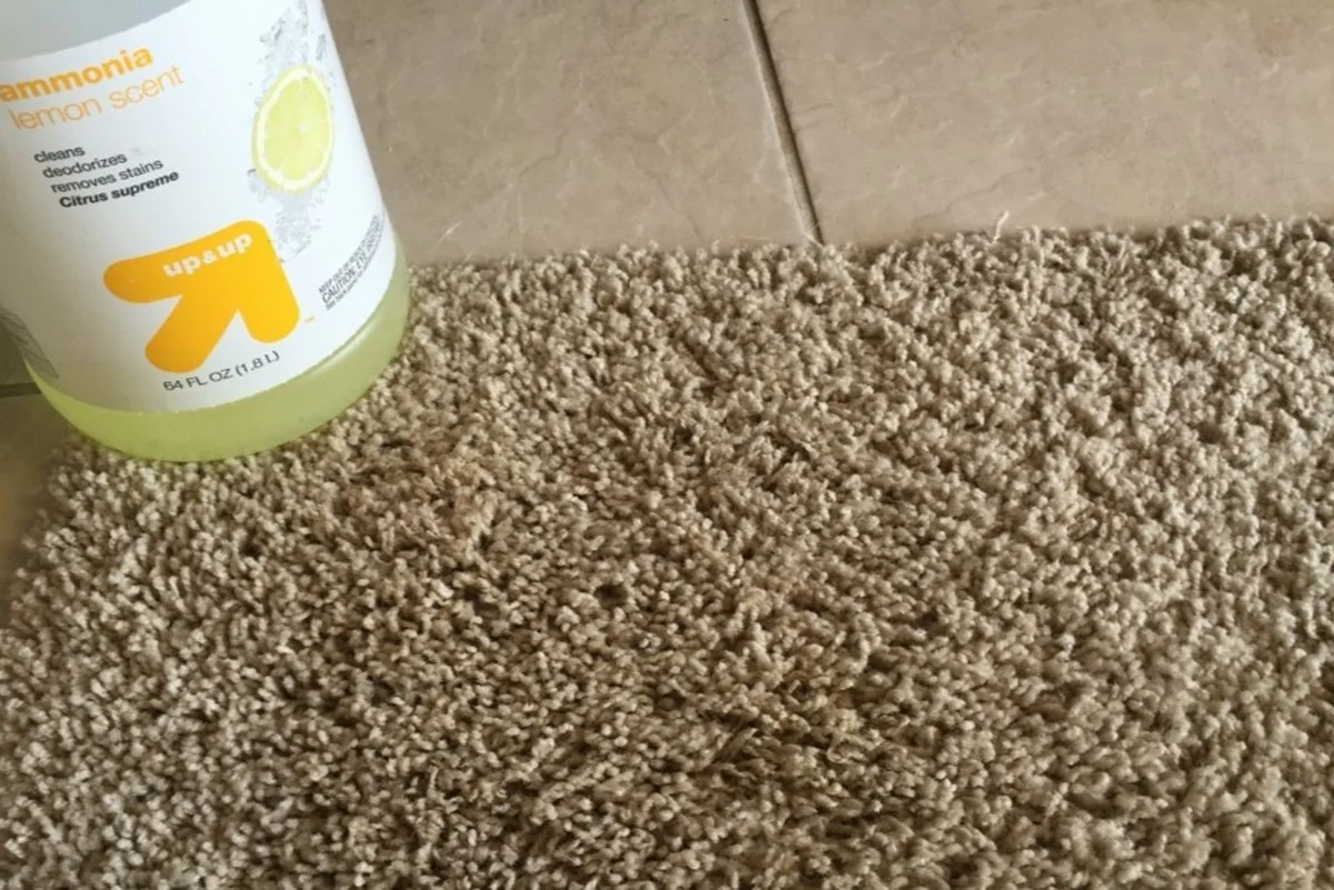 Zapomeňte na ocet a sodu: 1 lžíce této věci odstraní žluté skvrny z bílé bundy okamžitě - image 2