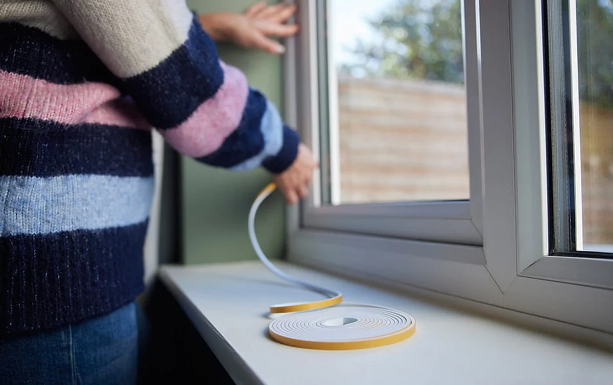 proczkusenicesi-extra-1.webp Proč zkušení Češi dávají na parapet dvě staré vlněné svetry. Výsledek uvidíte na lednové faktuře za topení. - image 1